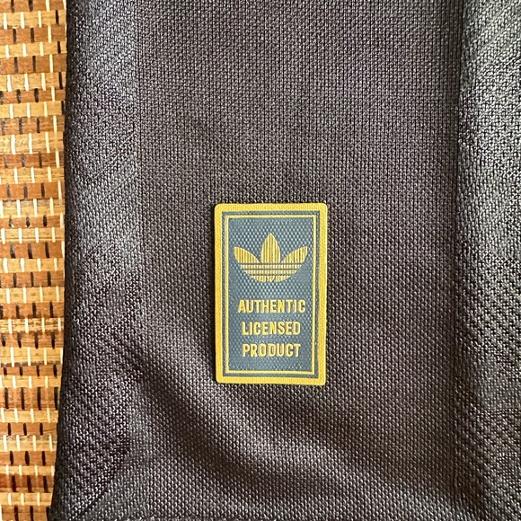 Adidas Manchester United 25/26 black away jersey, #8 Fernandes, size large. - Picture 5 of 7